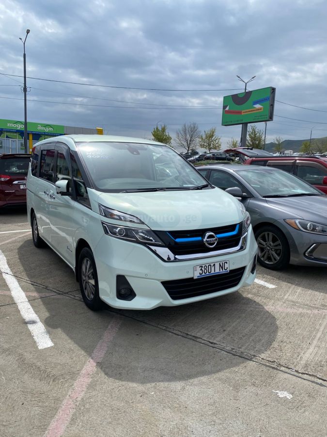 Nissan Serena - фото 2
