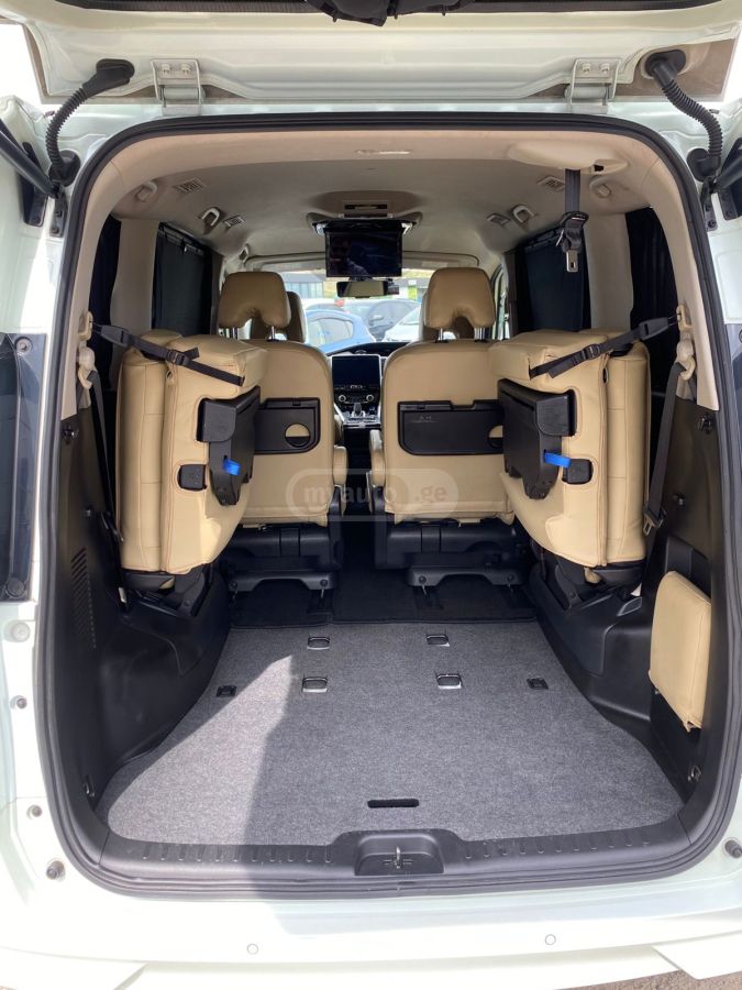 Nissan Serena - фото 5