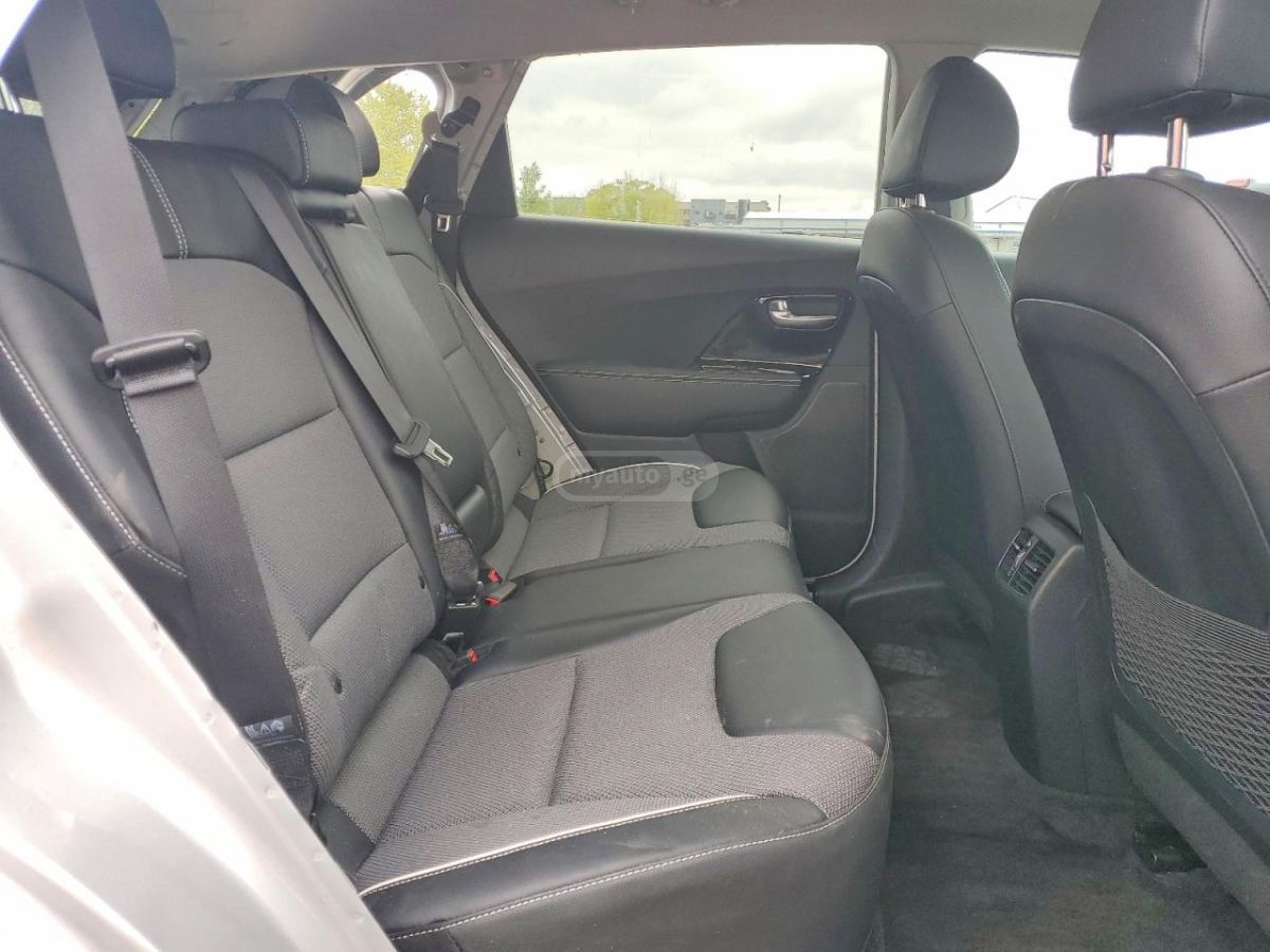 Kia Niro - фото 11