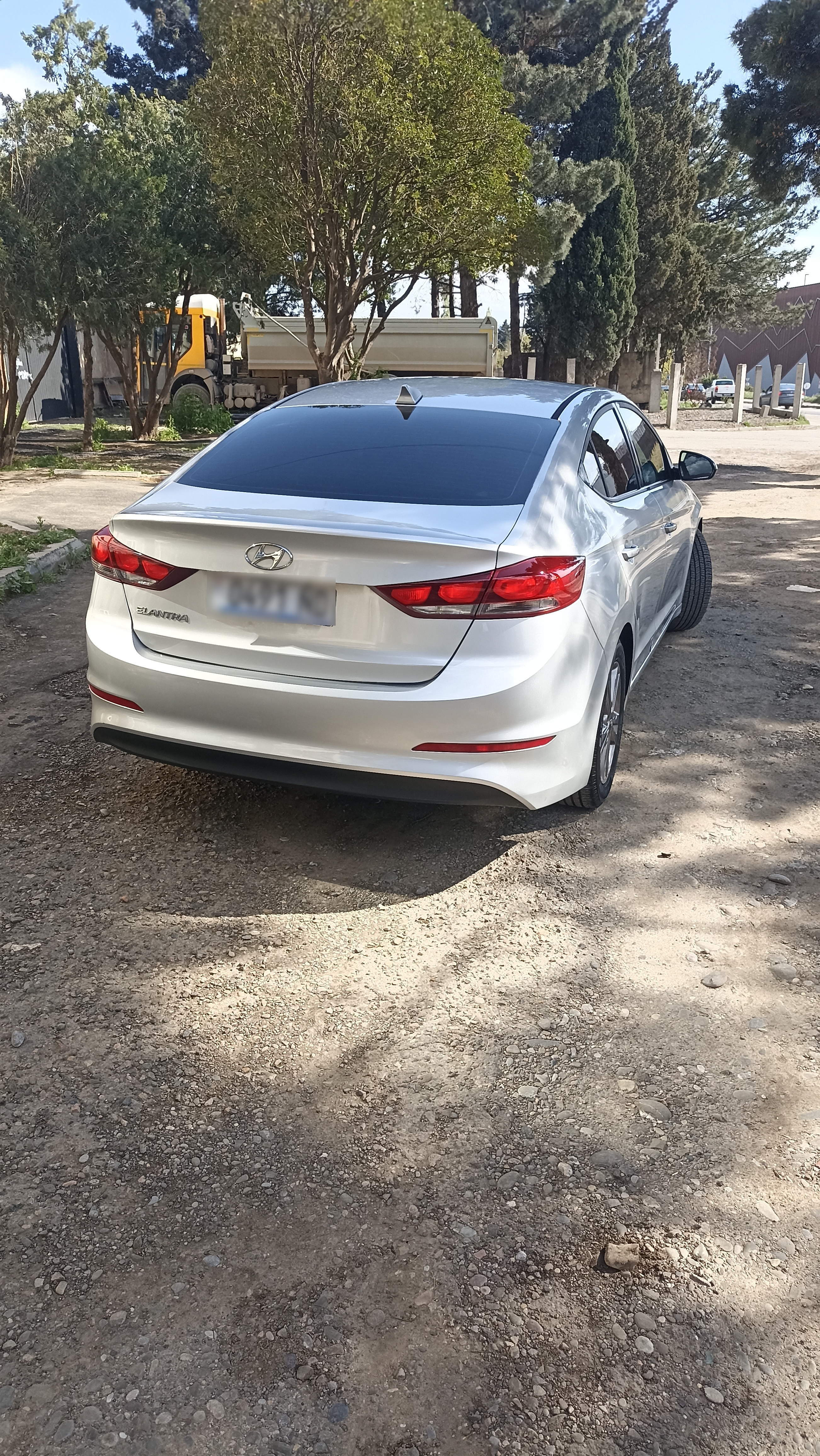 Hyundai Elantra - фото 3