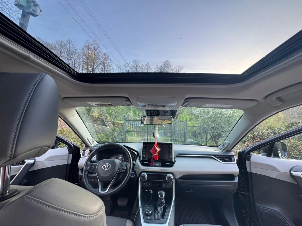 Toyota RAV 4 - фото 2