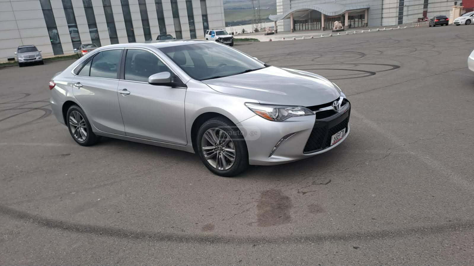 Toyota Camry - фото 3