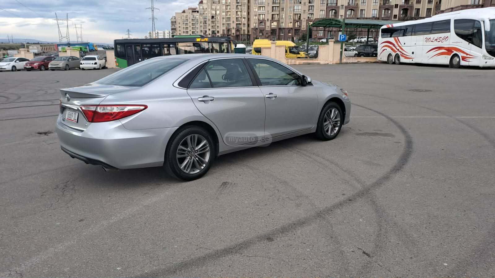 Toyota Camry - фото 4