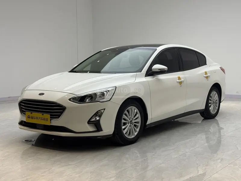 Ford Focus - фото 1