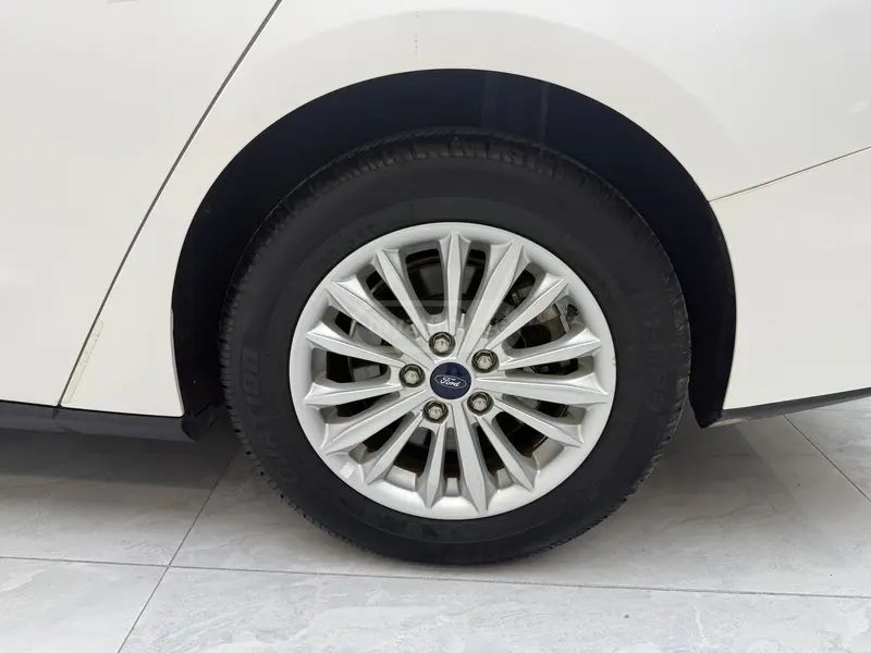 Ford Focus - фото 11