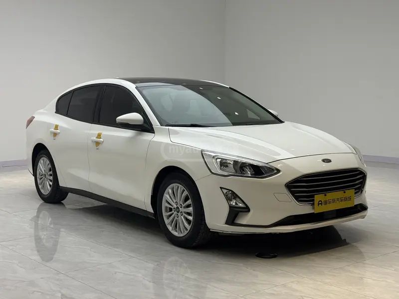 Ford Focus - фото 3