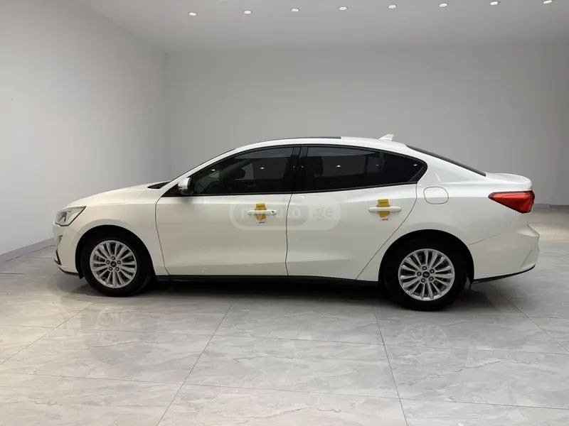 Ford Focus - фото 4