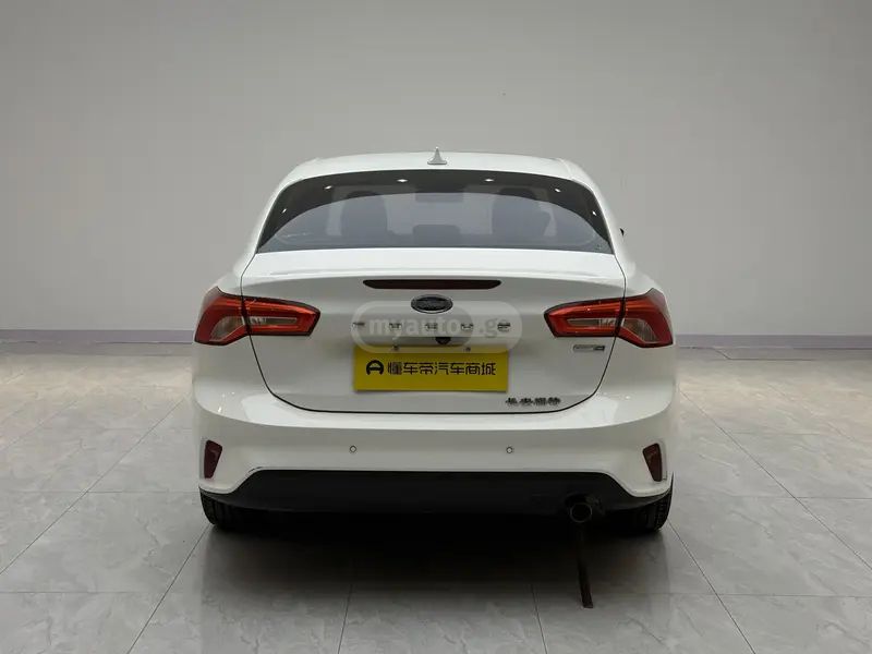 Ford Focus - фото 6