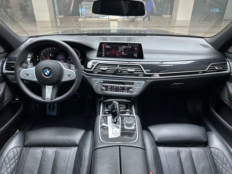 BMW 760 - фото 6