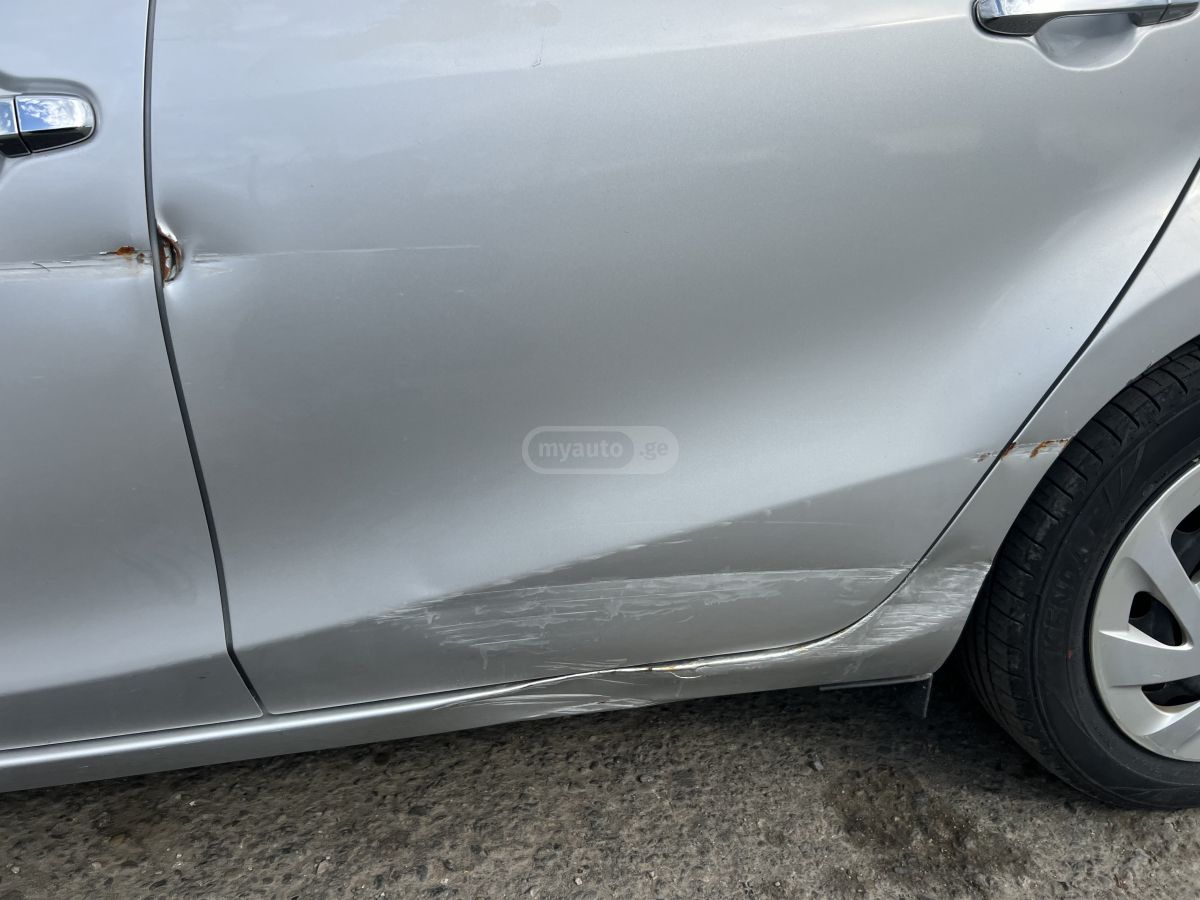 Toyota Aqua - фото 10