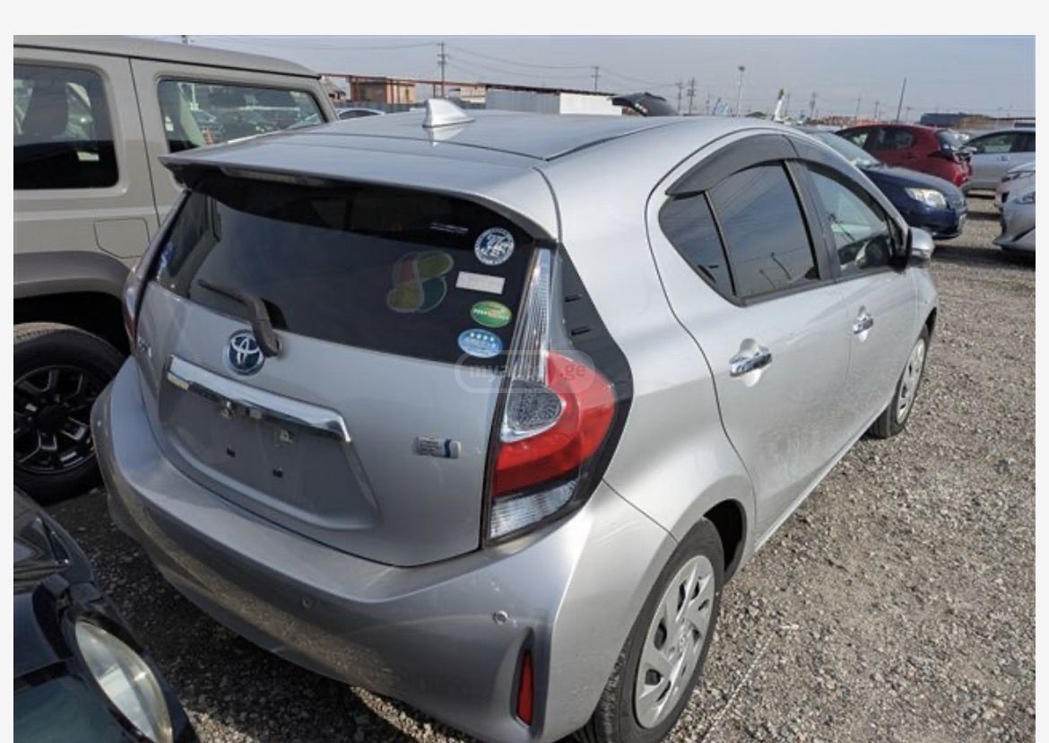 Toyota Aqua - фото 12