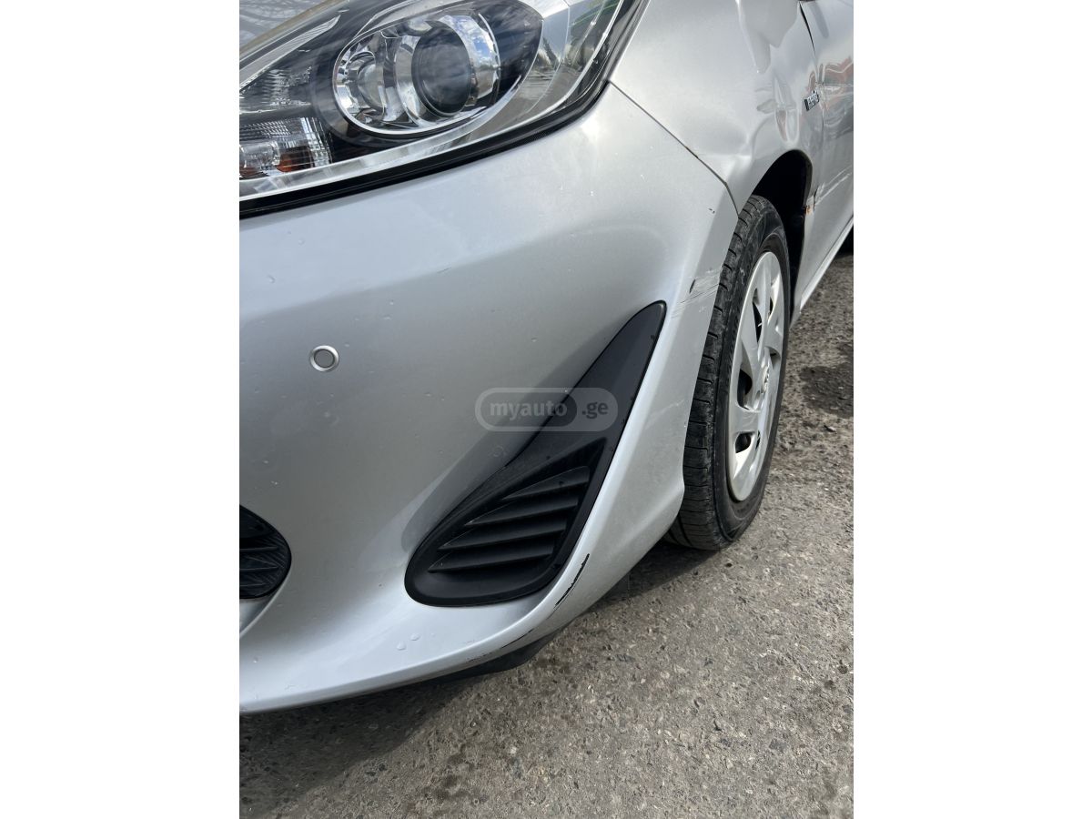 Toyota Aqua - фото 13