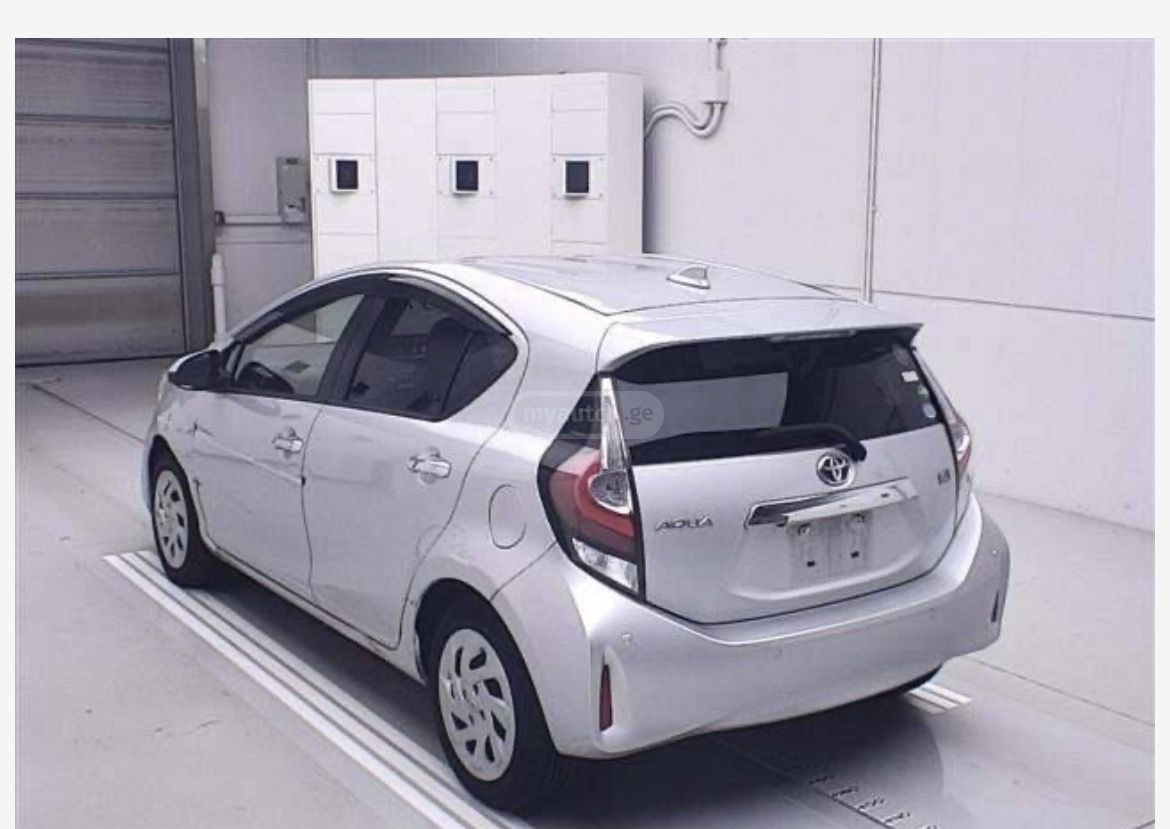 Toyota Aqua - фото 2