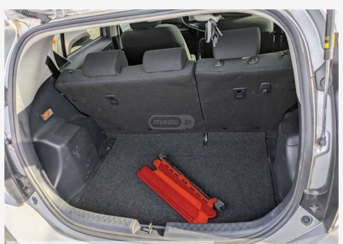 Toyota Aqua - фото 7