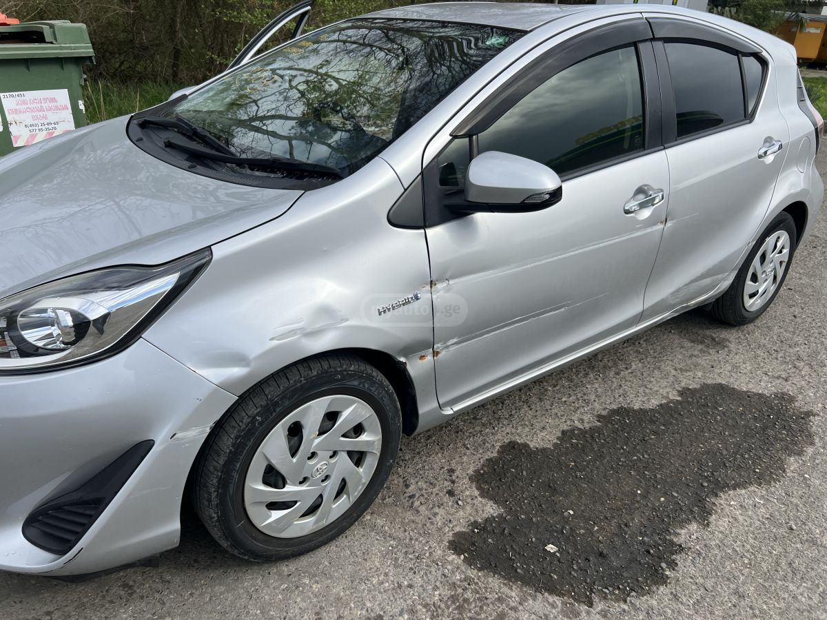 Toyota Aqua - фото 9