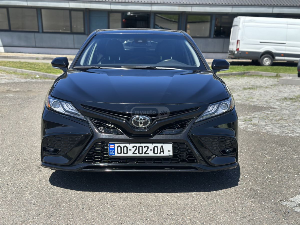 Toyota Camry - фото 3