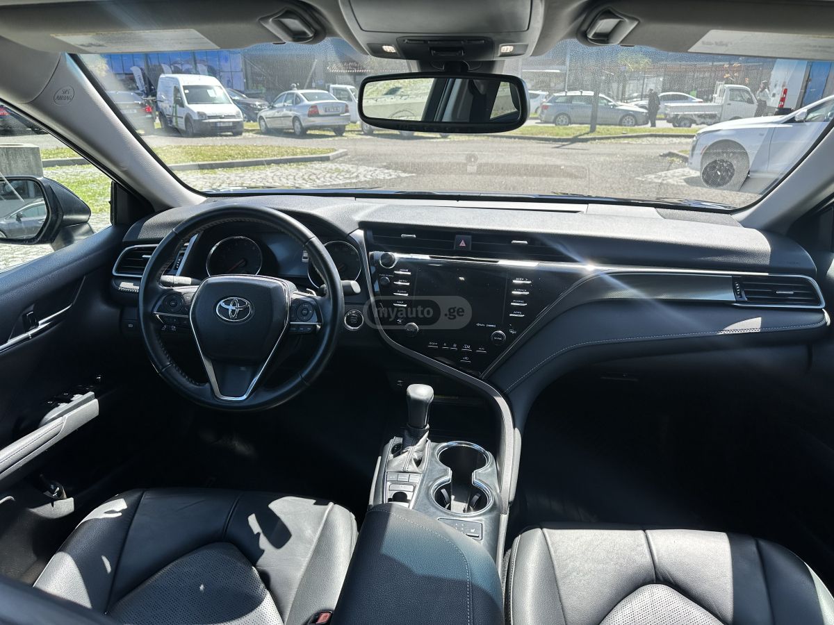 Toyota Camry - фото 8