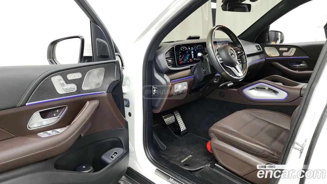 Mercedes-Benz GLS 63 AMG - фото 10