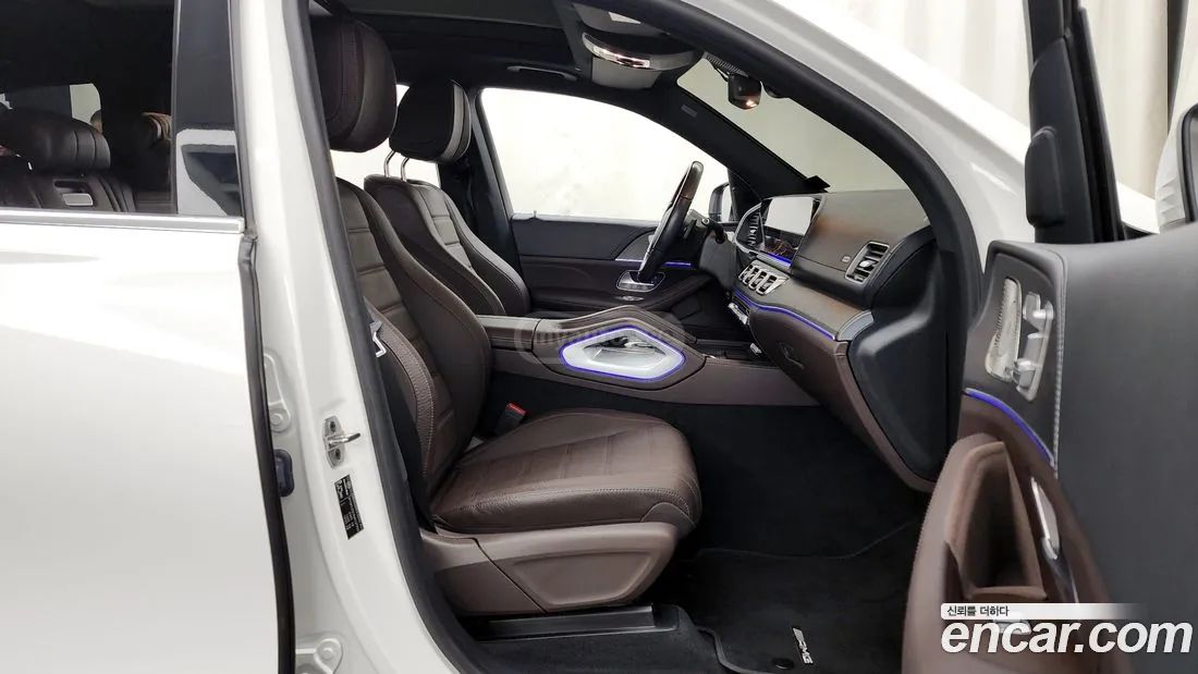 Mercedes-Benz GLS 63 AMG - фото 11