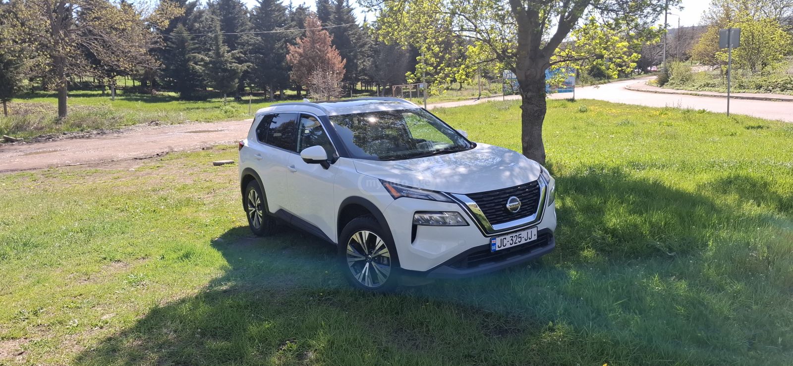 Nissan Rogue - фото 1