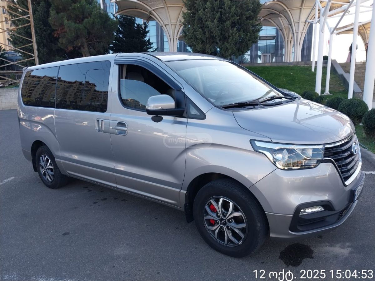 Hyundai Starex - фото 1