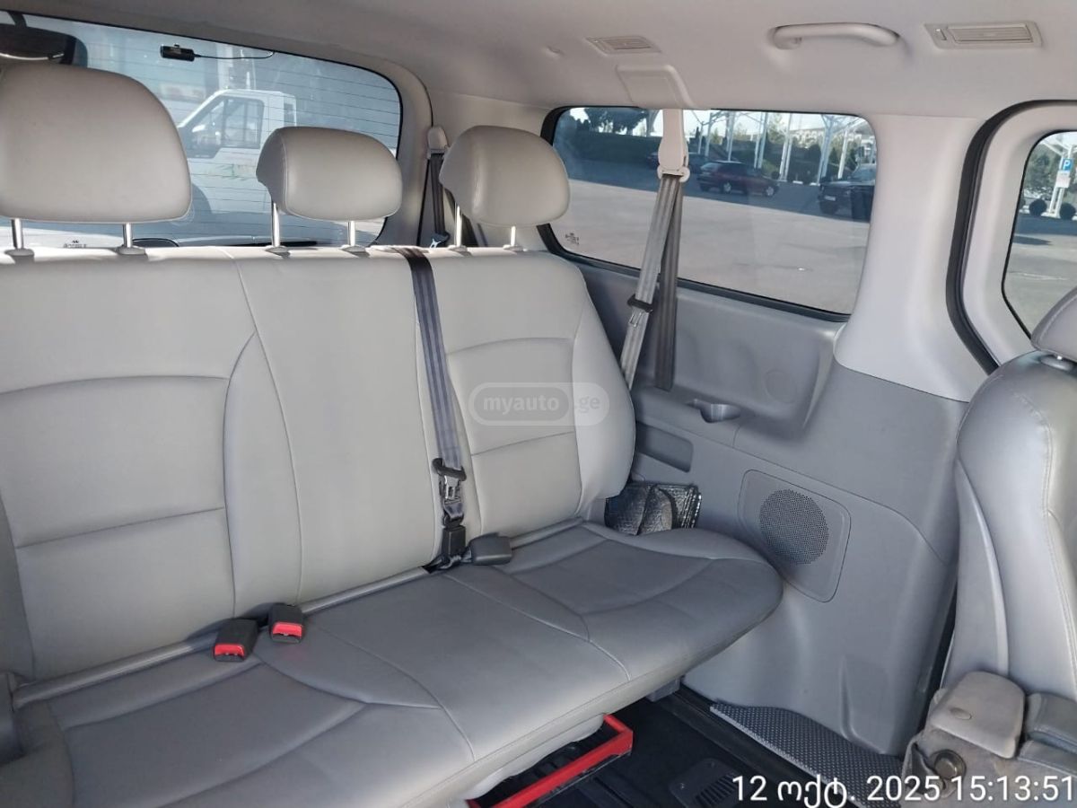 Hyundai Starex - фото 8