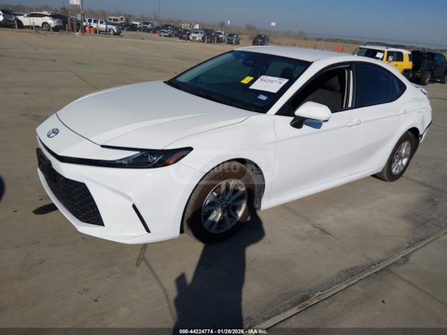 Toyota Camry LE 2025 — миниатюра 2