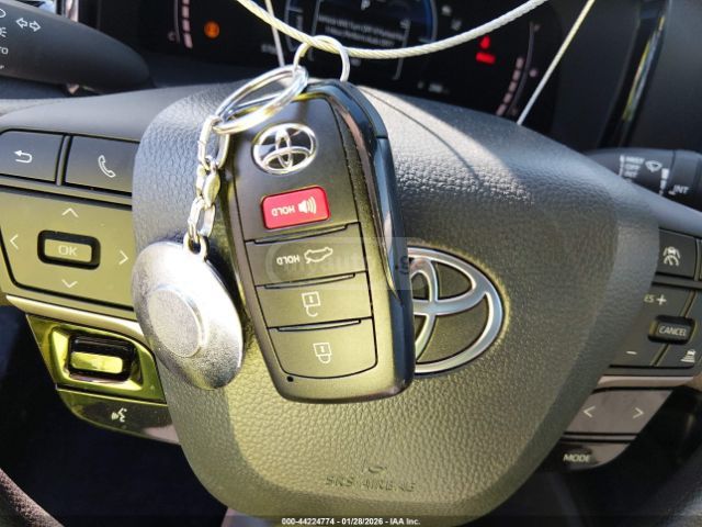 Toyota Camry LE 2025 — миниатюра 9