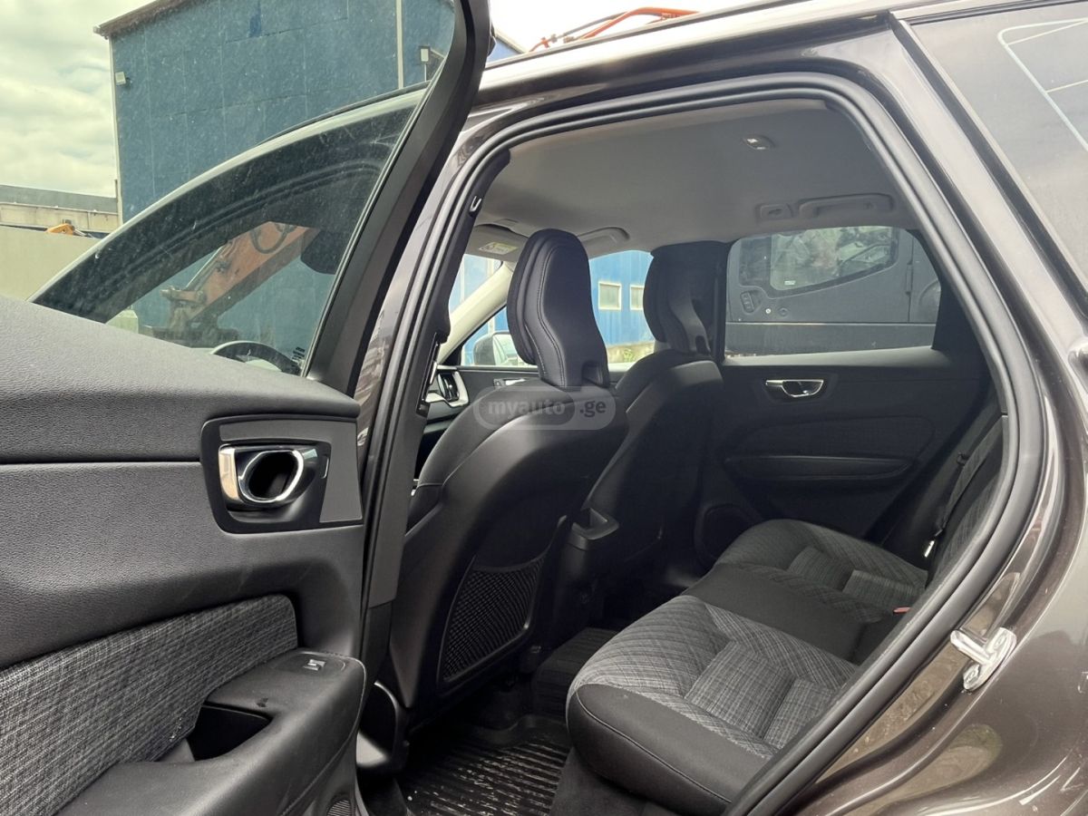 Volvo XC 60 2022 — миниатюра 8