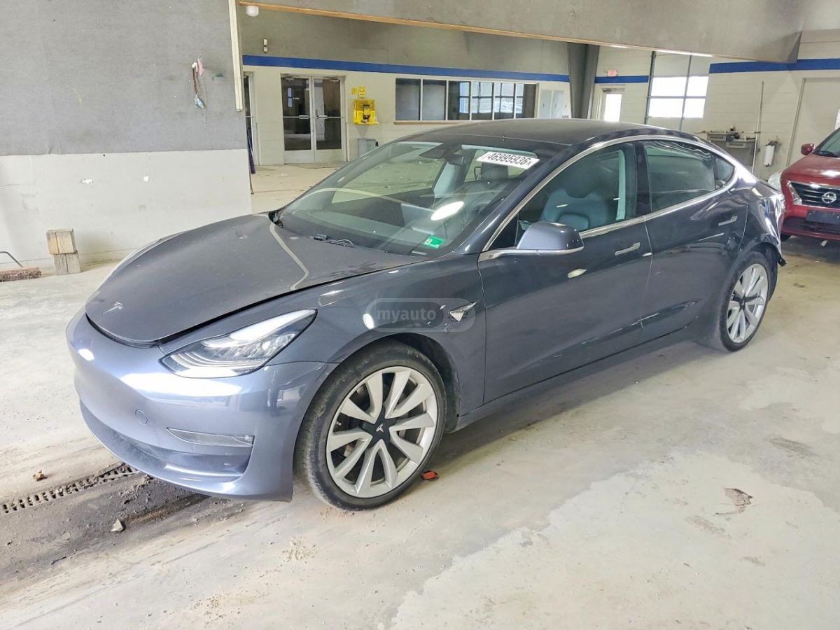 Tesla Model 3 - фото 1