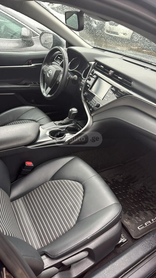 Toyota LE 4dr Front-Wheel Drive Sedan — миниатюра 1