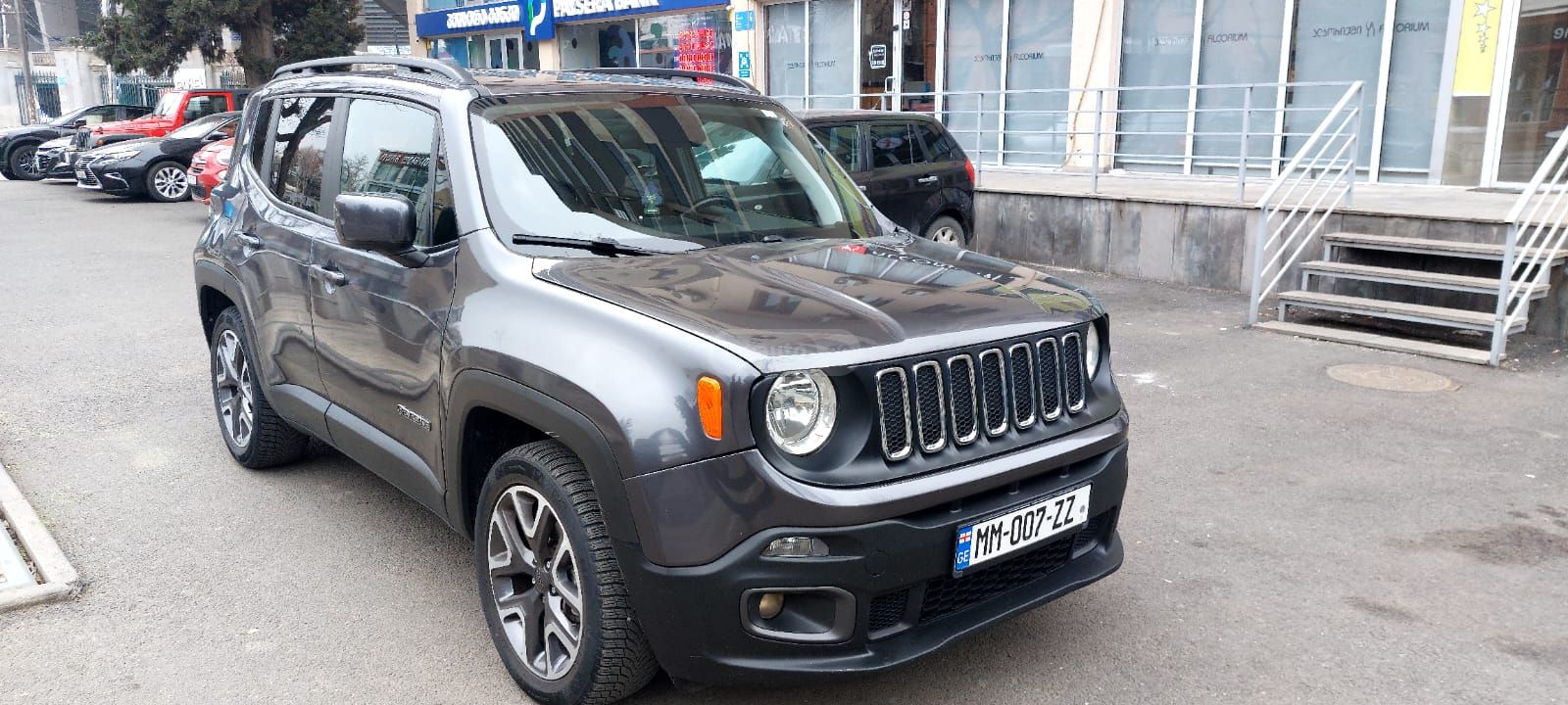 Jeep Renegade - фото 1