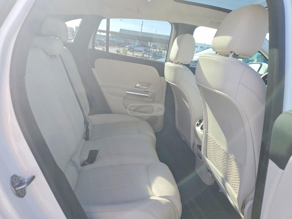 Mercedes-Benz GLA 250 - фото 11