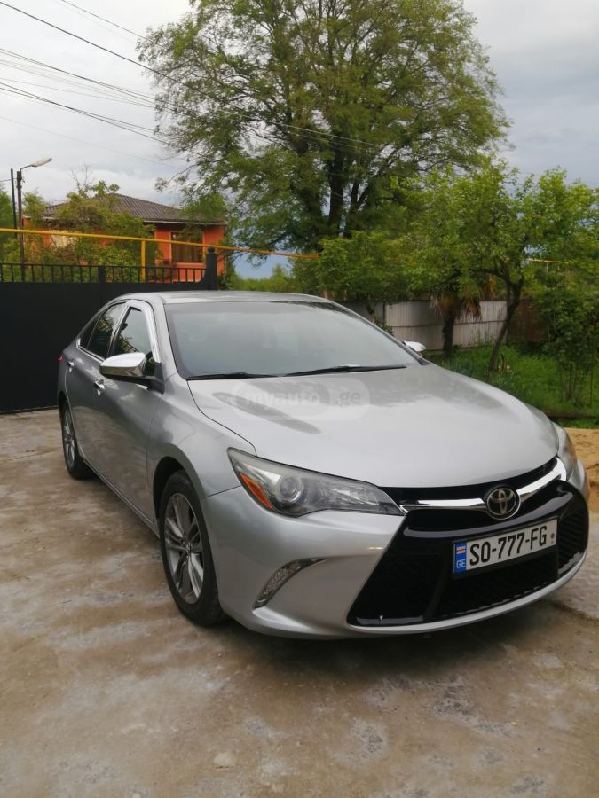 Toyota Camry - фото 1