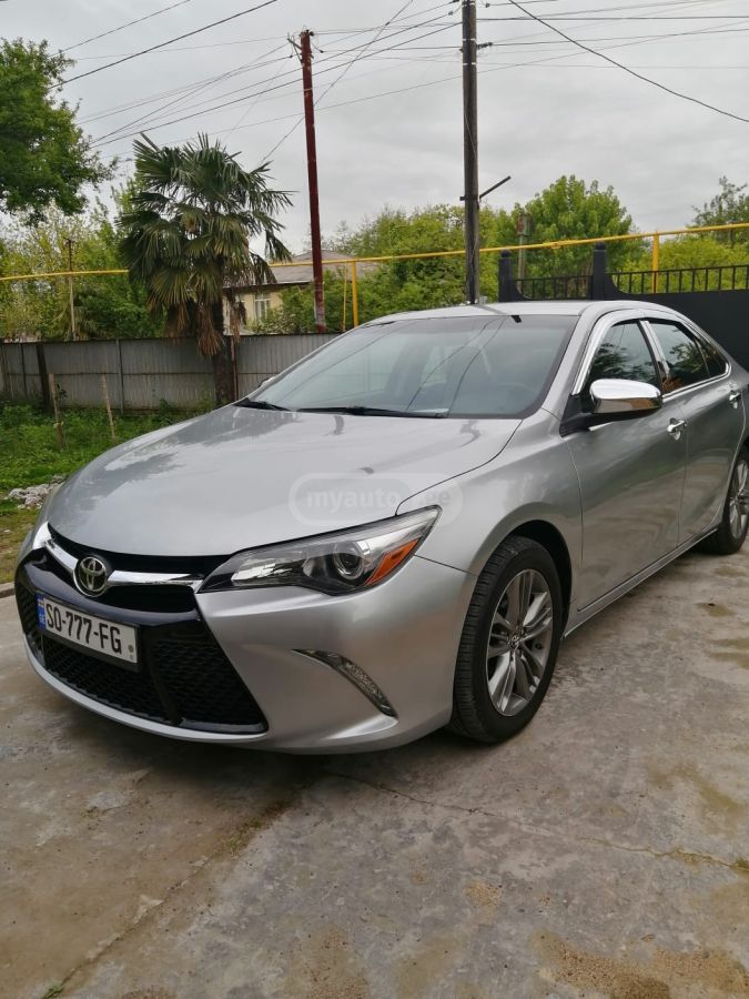Toyota Camry - фото 2