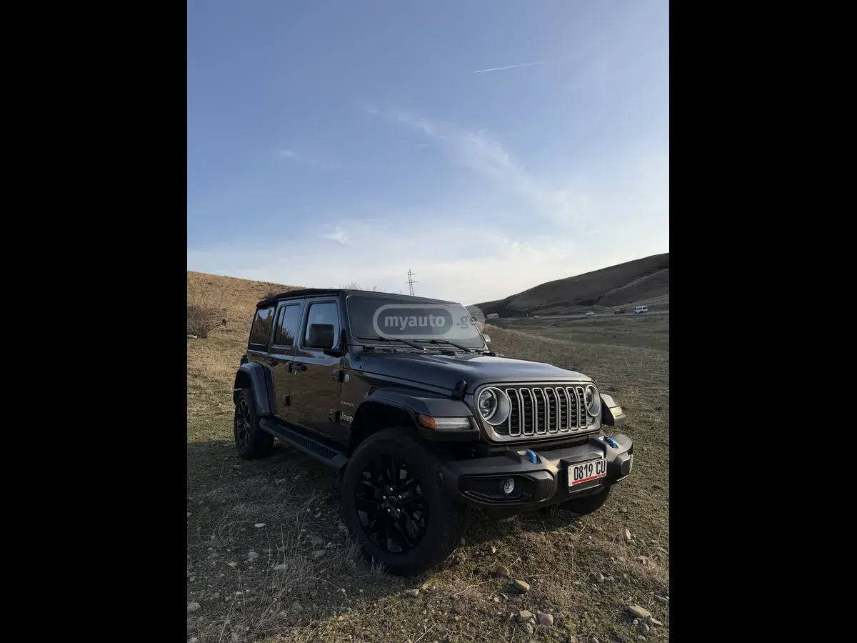 نمای دیگر Jeep Sahara 4Xe 2025