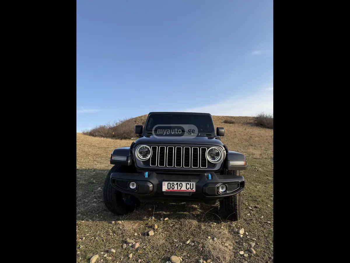 نمای دیگر Jeep Sahara 4Xe 2025