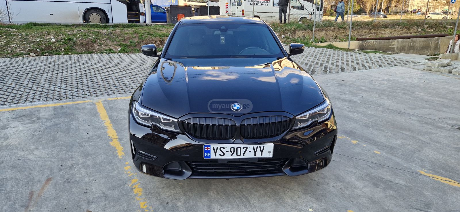 BMW 330 - фото 1