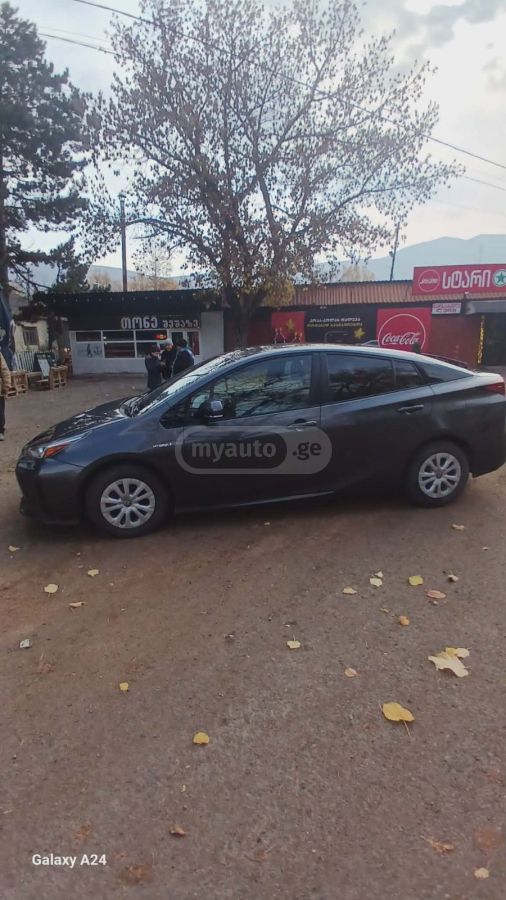 Toyota Prius - фото 1