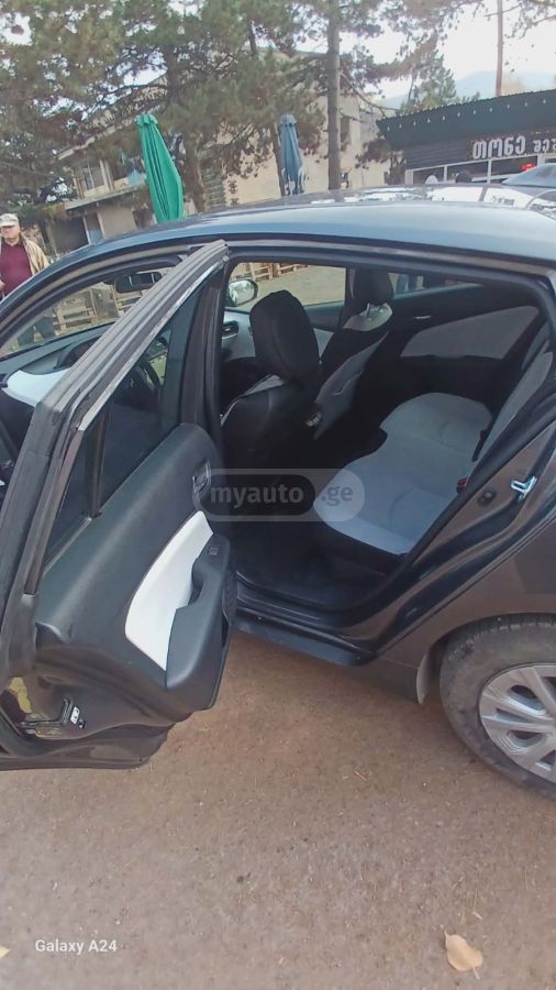 Toyota Prius - фото 7