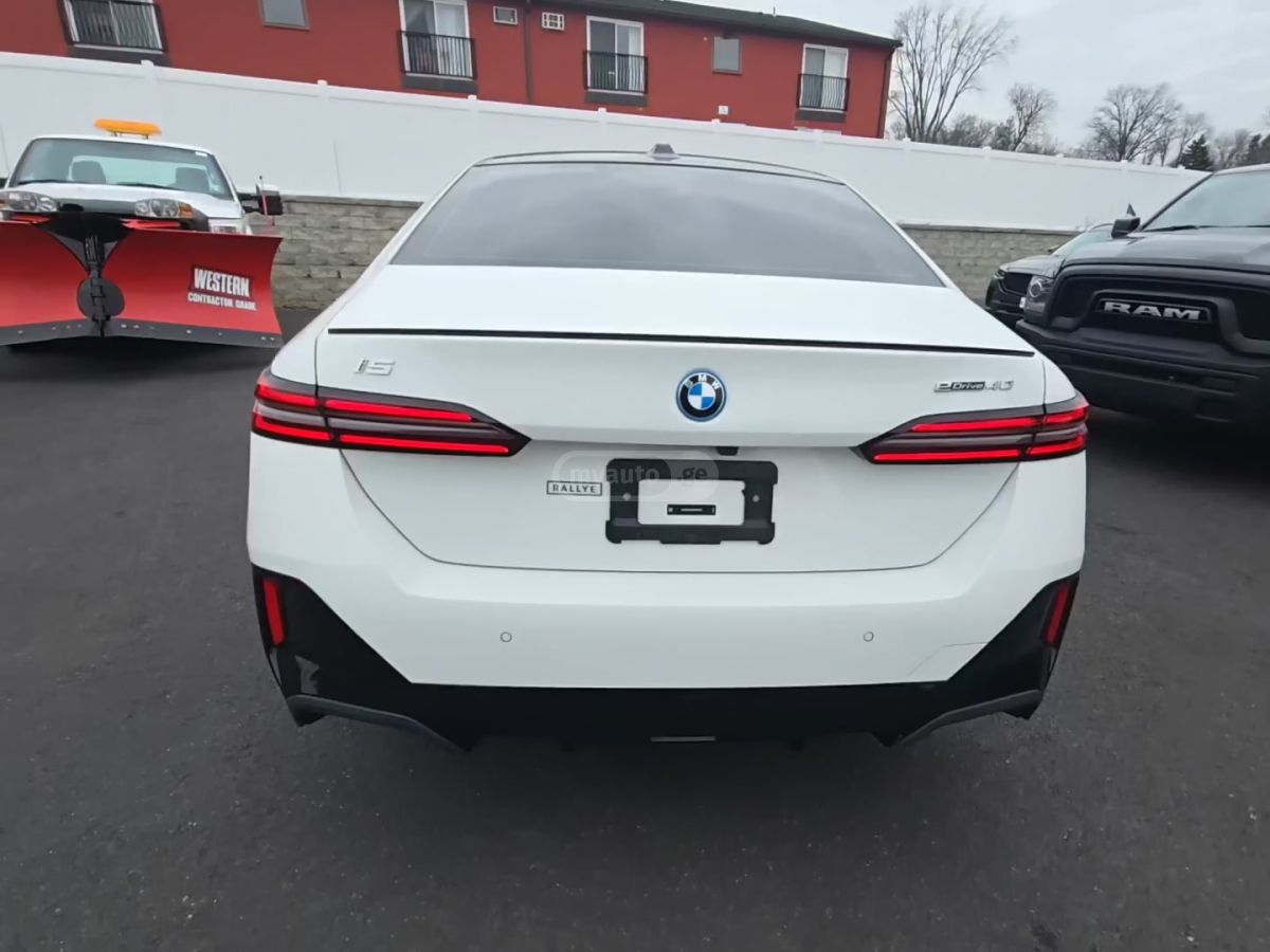 BMW I7 - фото 3