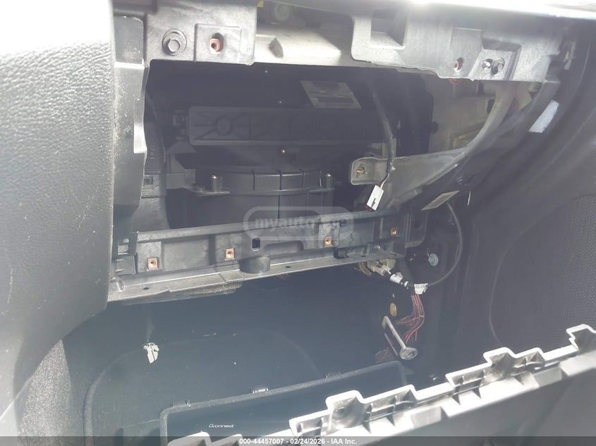 Jeep Limited 4dr 4x2 Automatic — миниатюра 6