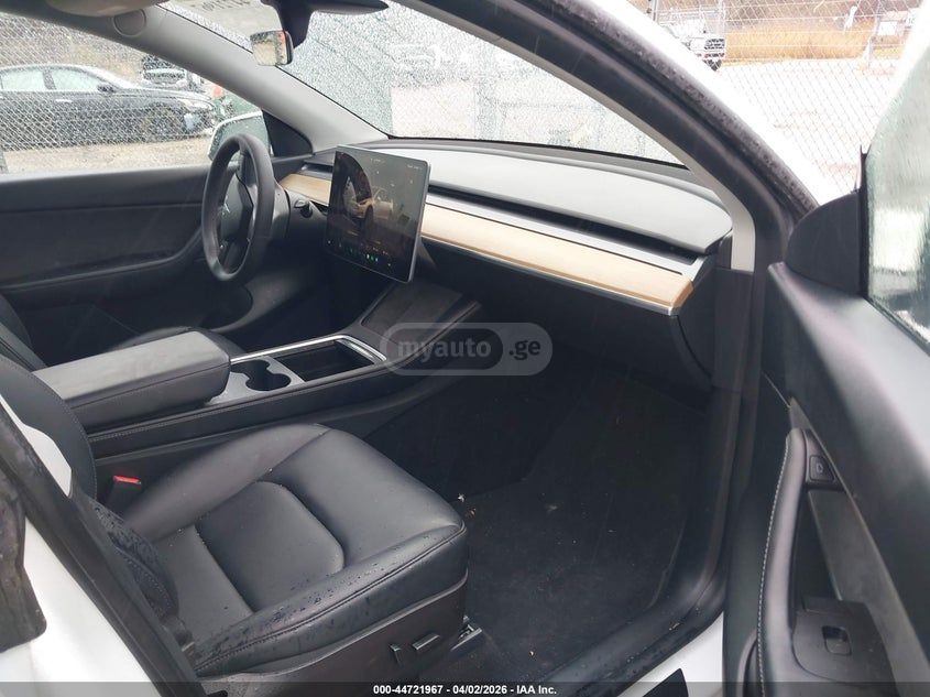 Tesla Model Y - фото 5