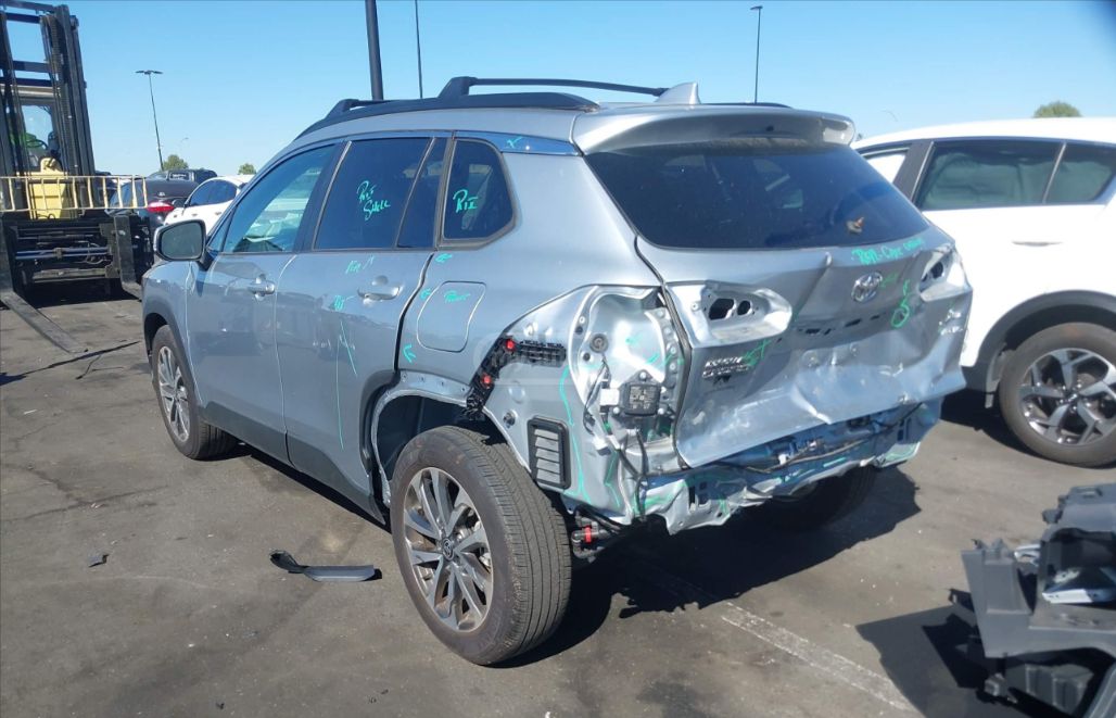 Toyota Corolla cross - фото 2