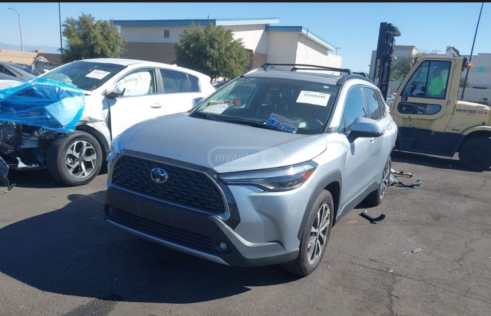 Toyota Corolla cross - фото 3