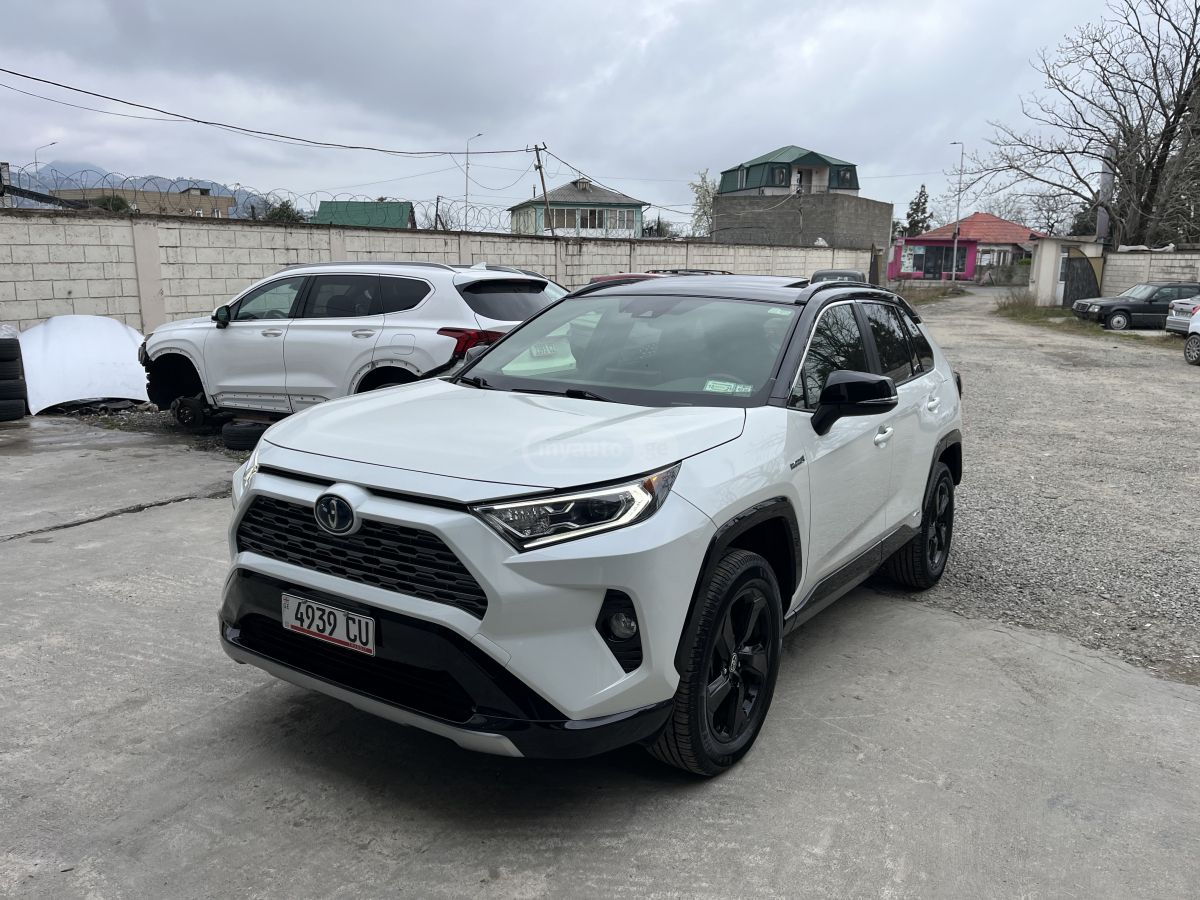 Toyota XSE 4dr All-Wheel Drive CVT — миниатюра 1