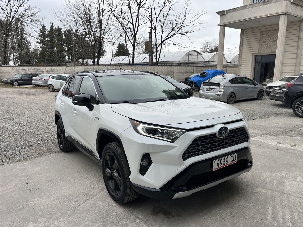 Toyota XSE 4dr All-Wheel Drive CVT — миниатюра 2