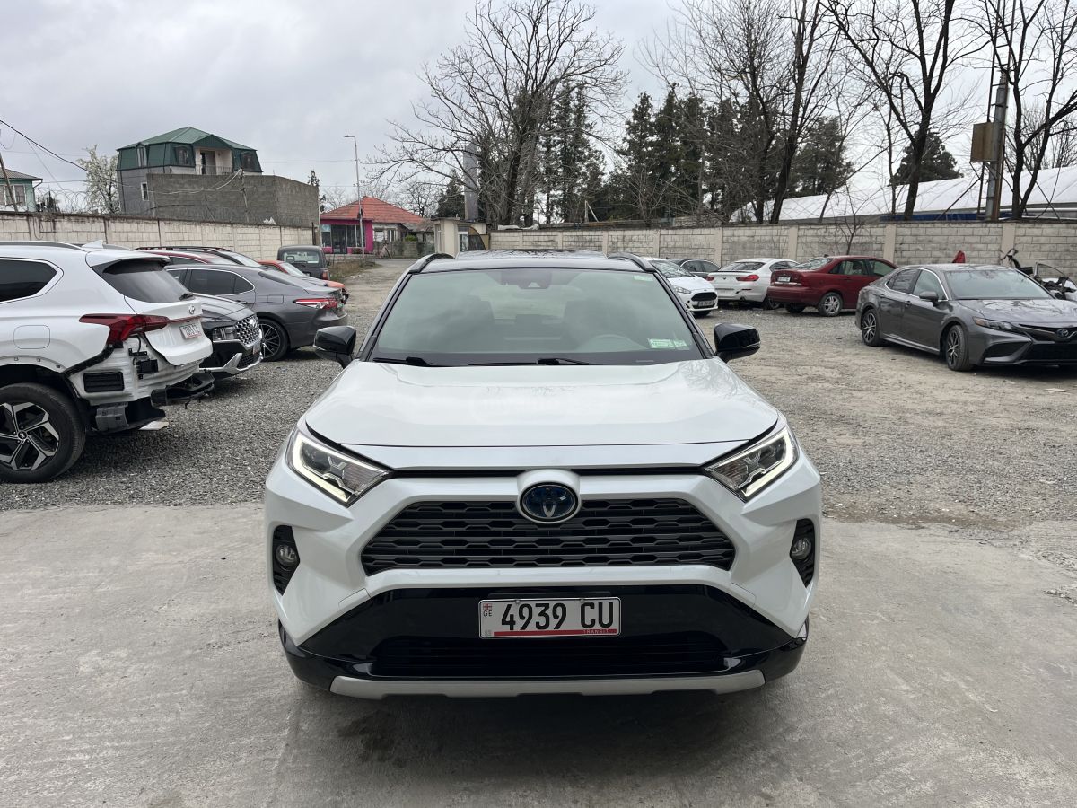 Toyota XSE 4dr All-Wheel Drive CVT — миниатюра 3