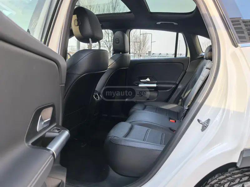 Mercedes-Benz EQA 300 2022 — миниатюра 10