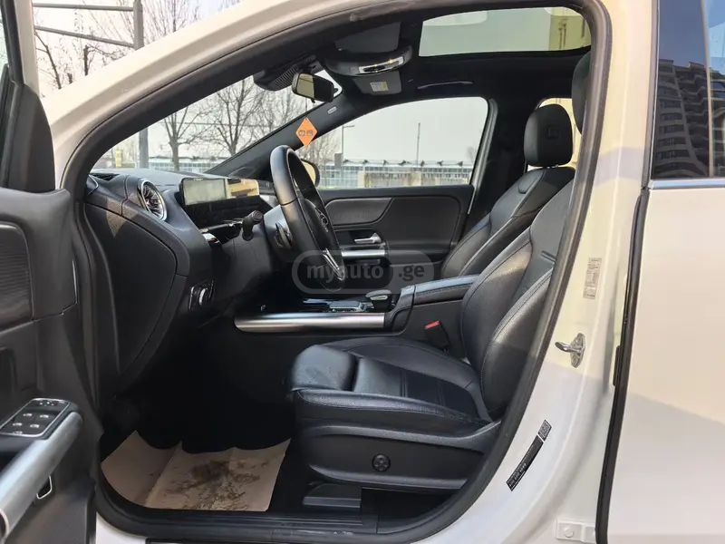 Mercedes-Benz EQA 300 2022 — миниатюра 9